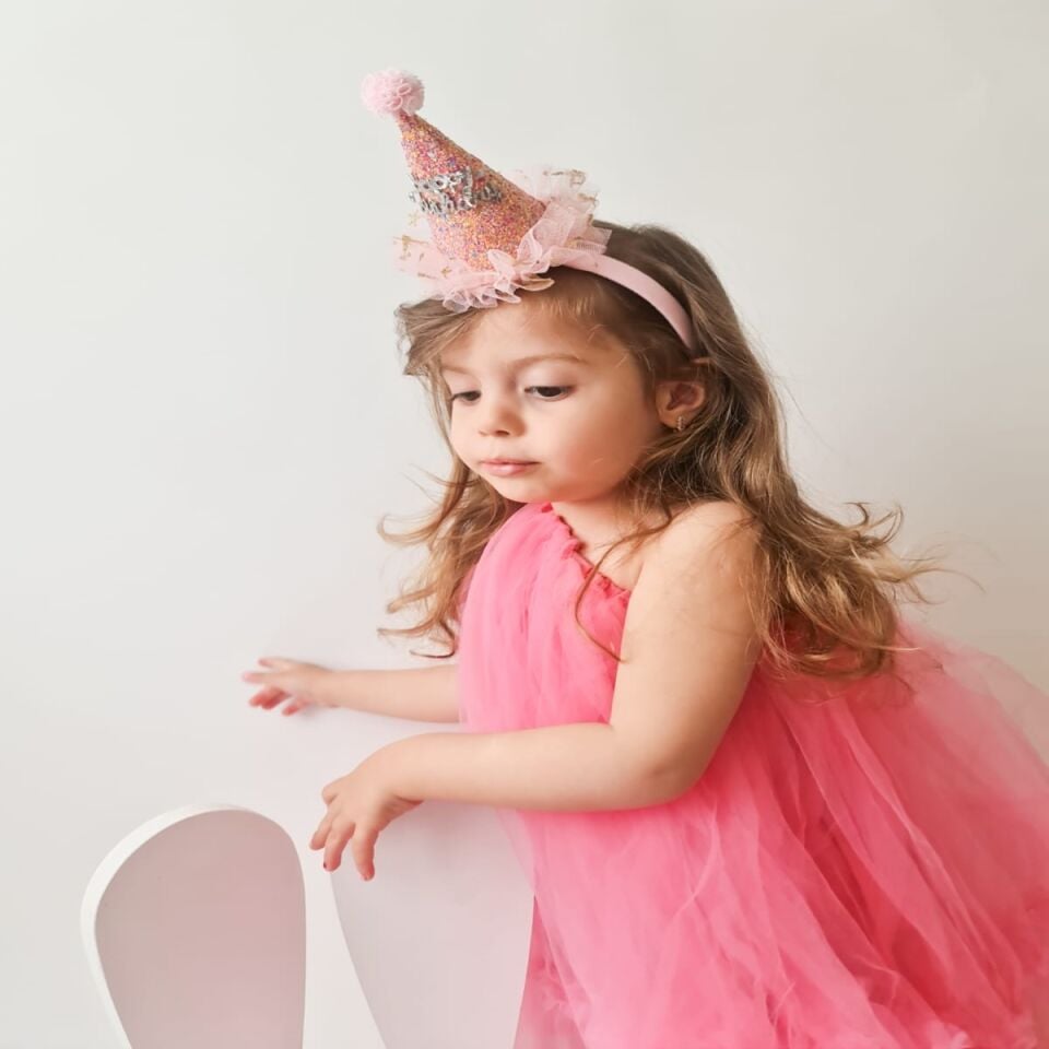 Simli Happy Birthday Yazılı Doğum Günü Şapkası – 3 Yaş ve Üzeri Çocuklar İçin Parti Şapkası