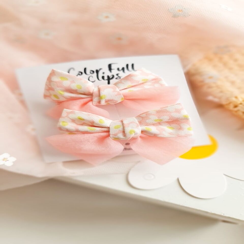 Cocuklar icin Papatya Desenli Tul Fiyonklu Klips Toka – 5 cm Cift Yavruağzi