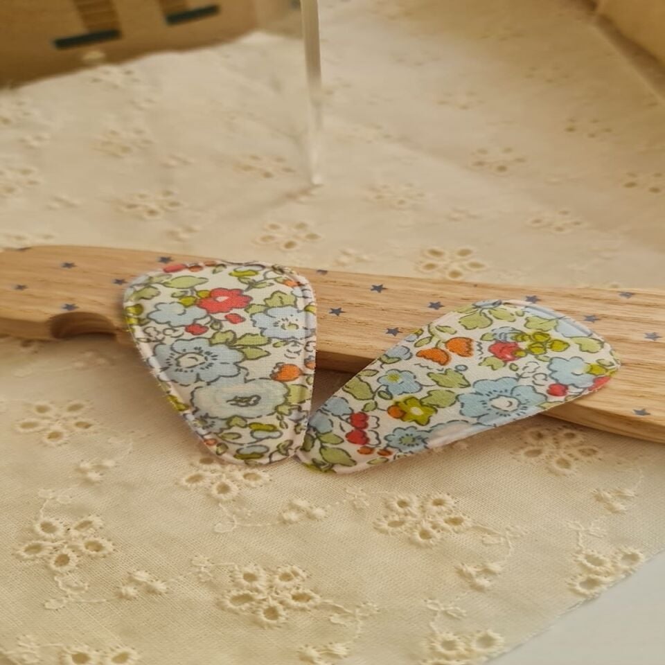 Çiçek Desenli Çıtçıt Toka Çift